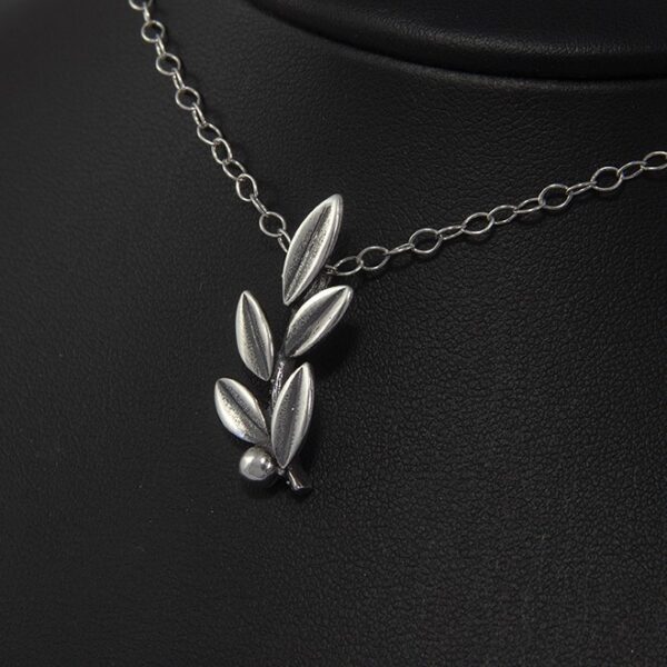 Silver olive leaf pendant, wreath 